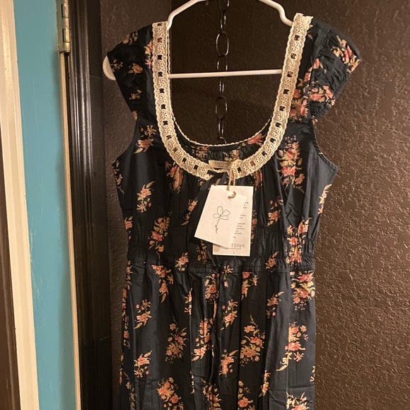 NWT Kelly dress night bouquet. Size small - Picture 4 of 5
